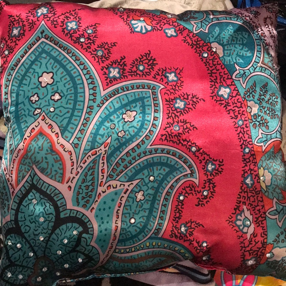 Throw pillow